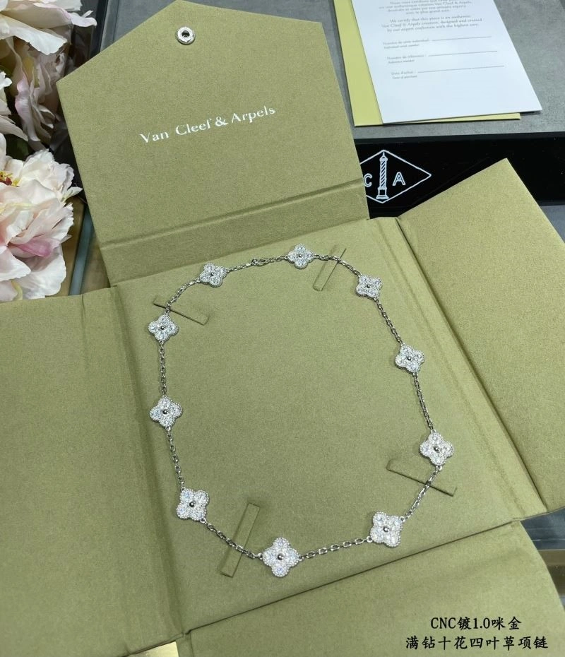 Vca Necklaces Youthful 254680