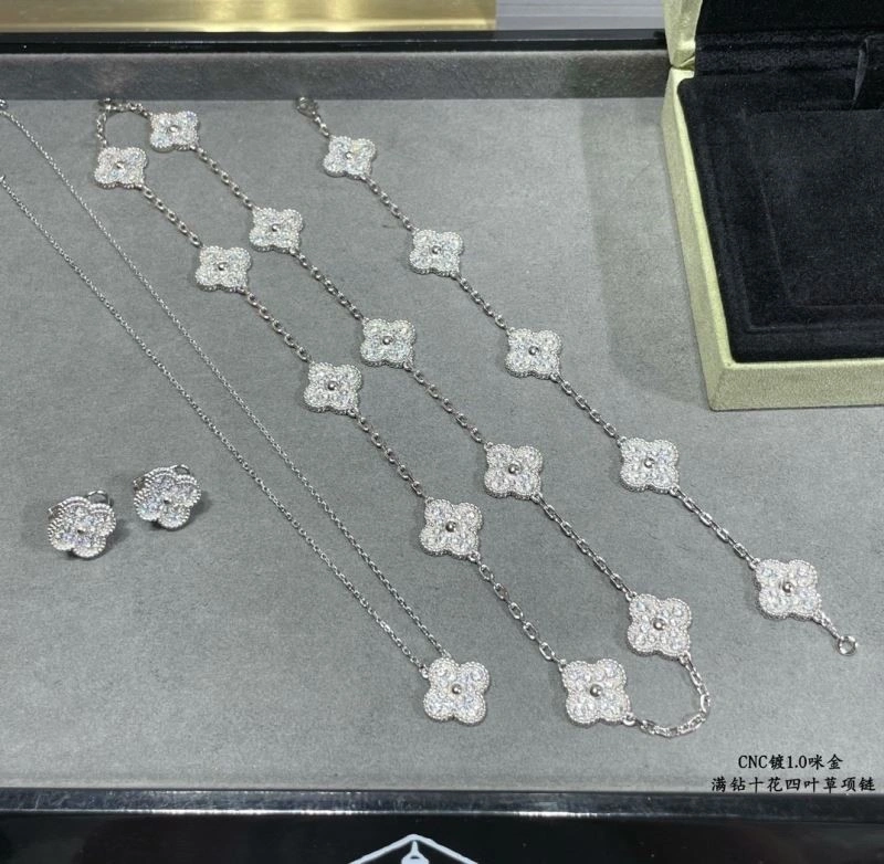 Vca Necklaces Youthful 254680