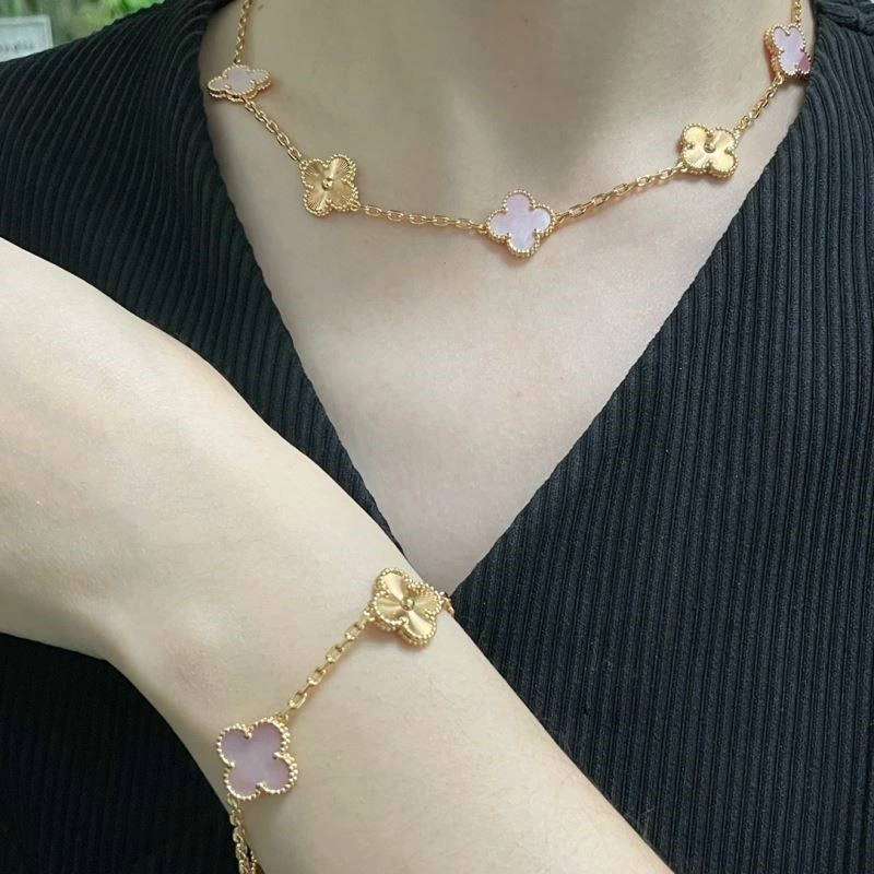 Vca Necklaces Sophisticated 254643