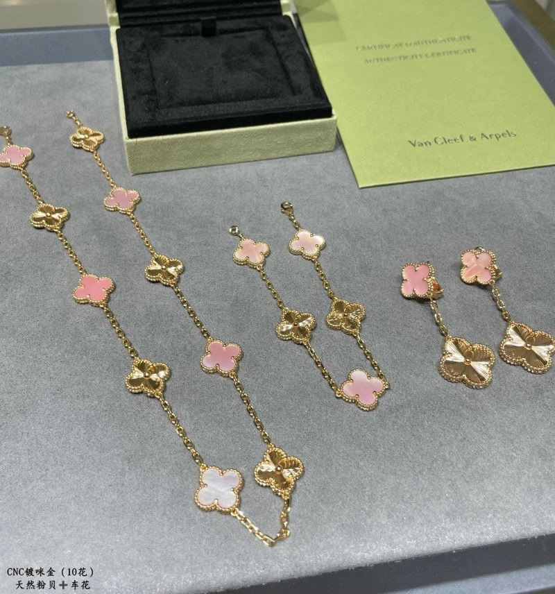 Vca Necklaces Sophisticated 254643