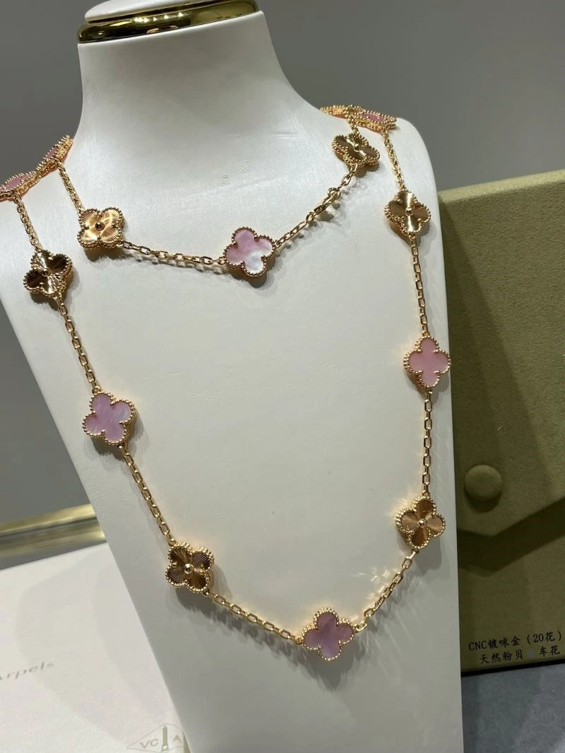 RelaxedFit Vca Necklaces 254610