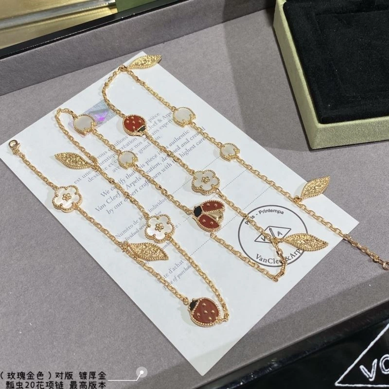 Vca Necklaces SmoothTexture 254609