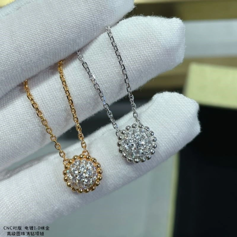RelaxedFit Vca Necklaces 254629