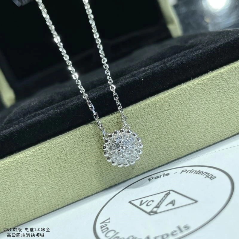 RelaxedFit Vca Necklaces 254629