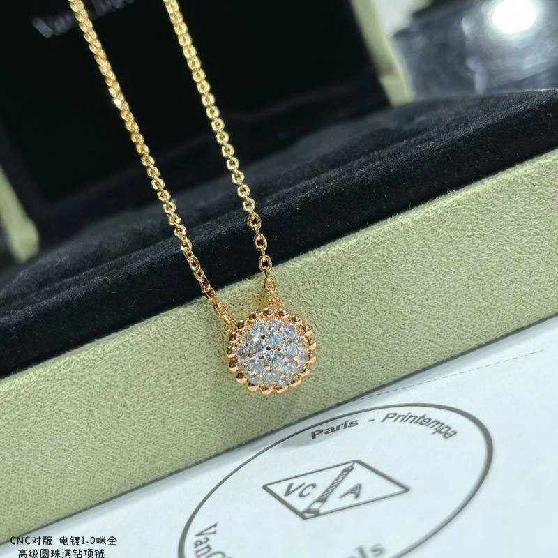 RelaxedFit Vca Necklaces 254629