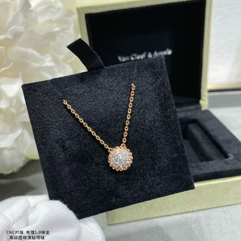 RelaxedFit Vca Necklaces 254629