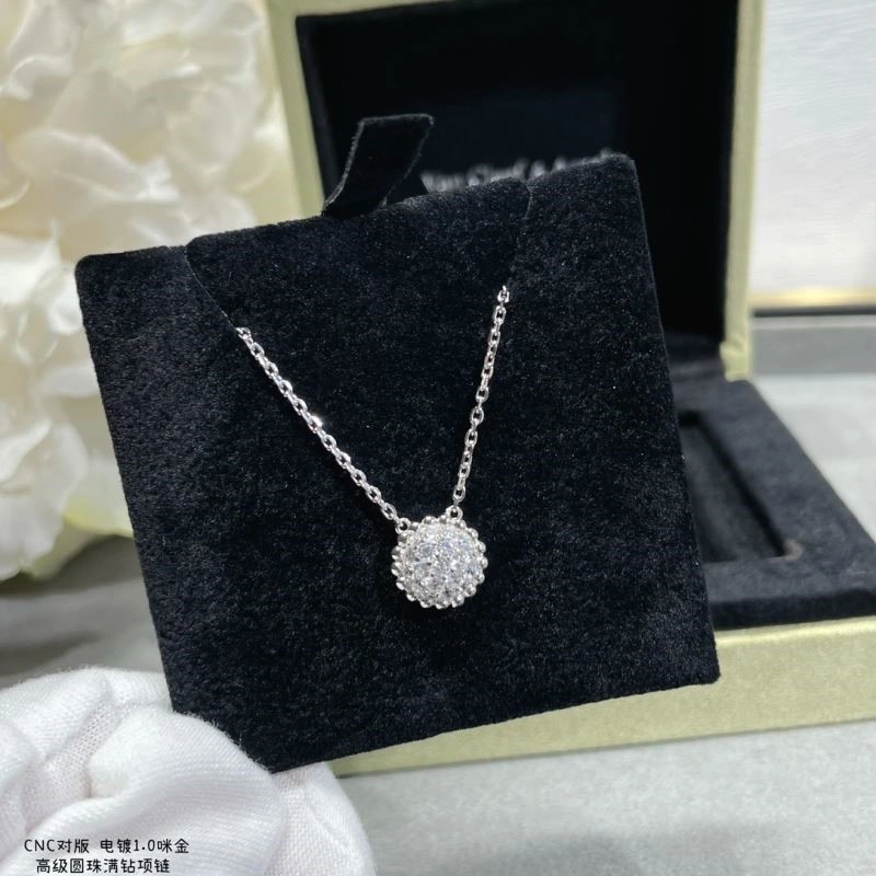 RelaxedFit Vca Necklaces 254629