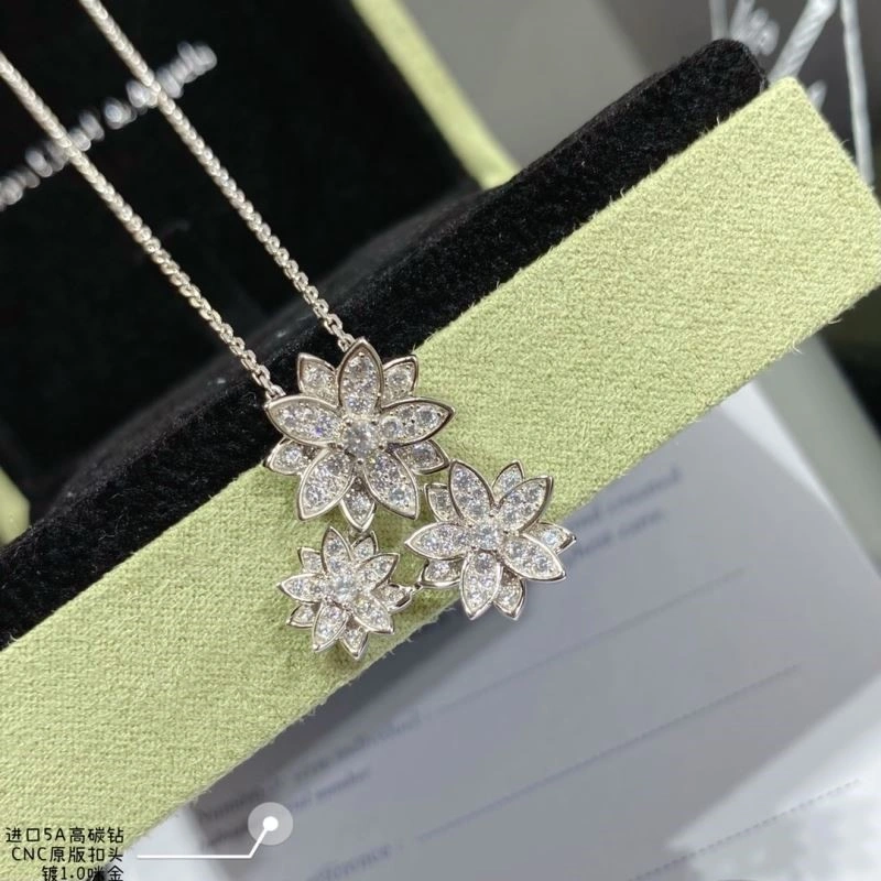 TravelReady Vca Necklaces 254627