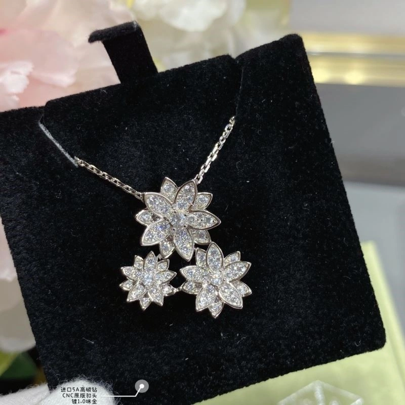 TravelReady Vca Necklaces 254627