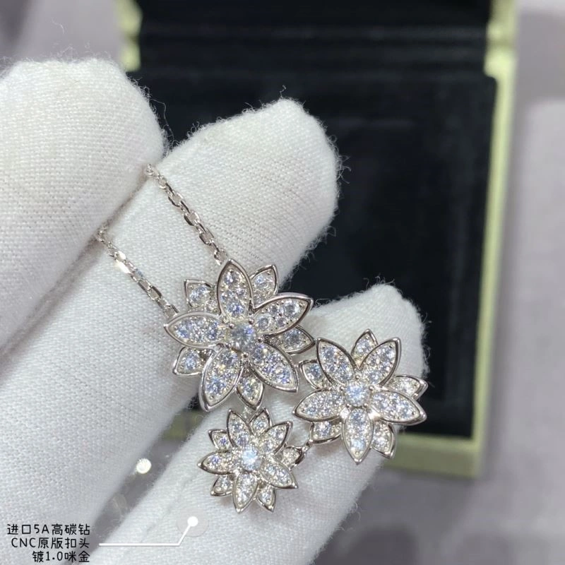 TravelReady Vca Necklaces 254627