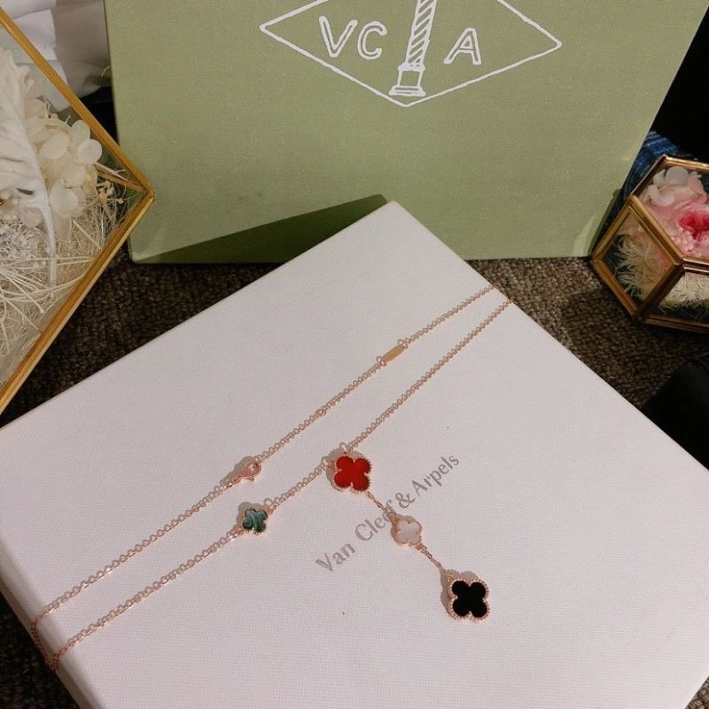Sustainable Vca Necklaces 254543