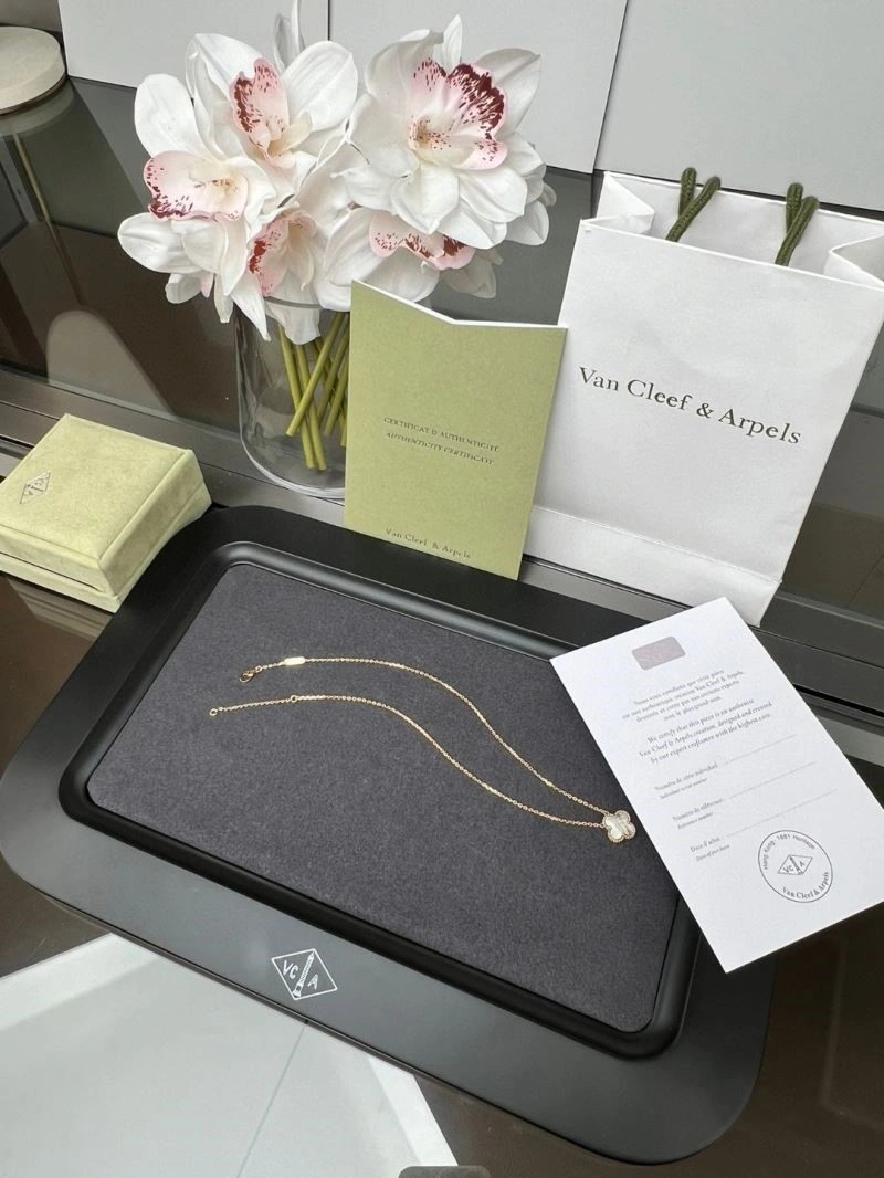 Vca Necklaces Neat 254526
