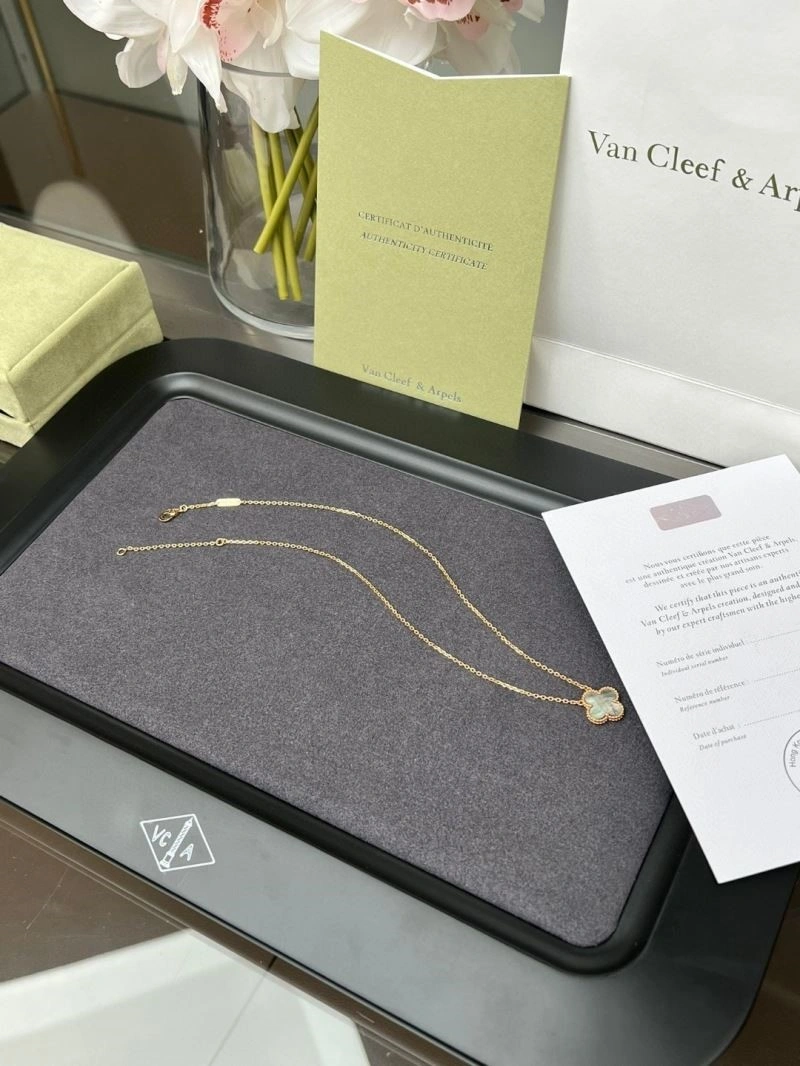 Vca Necklaces Neat 254526