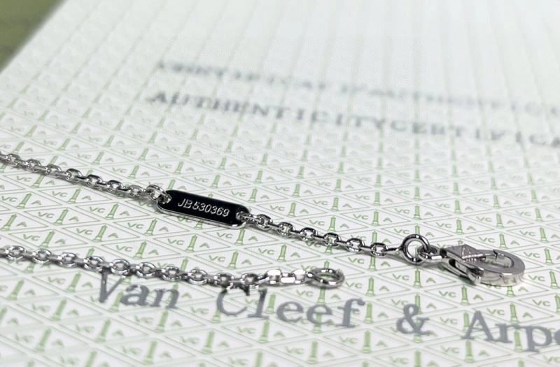 Vca Necklaces ZipUp 254524