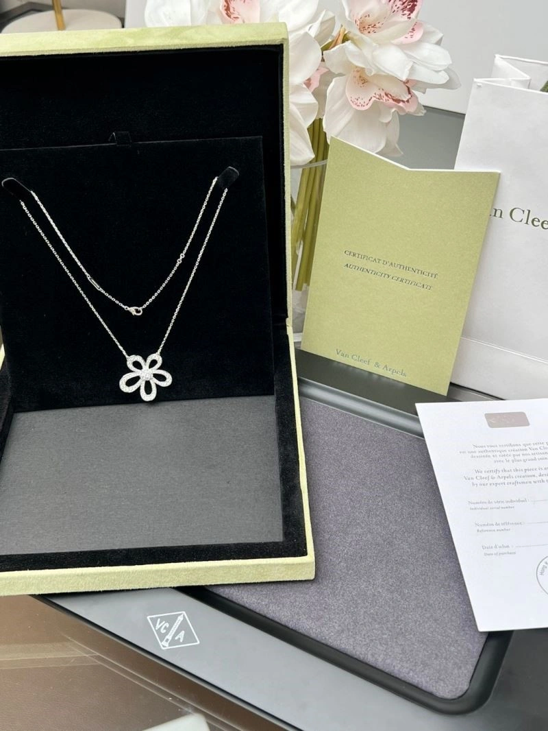 Vca Necklaces Versatile 254493