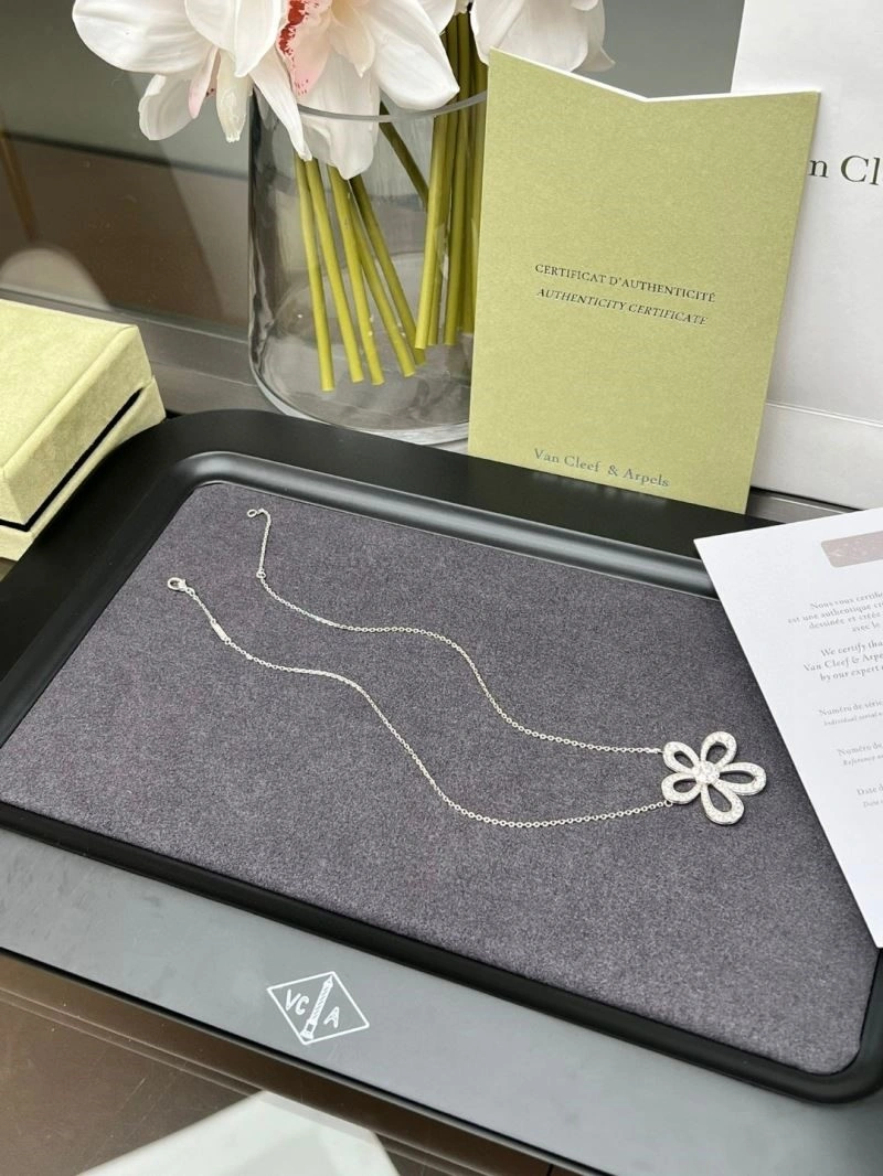 Vca Necklaces Versatile 254493