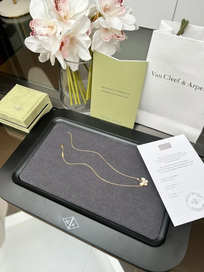 Vca Necklaces Elegant 254500