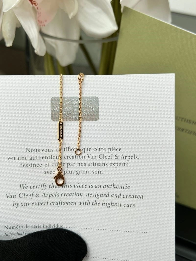 Vca Necklaces Elegant 254500