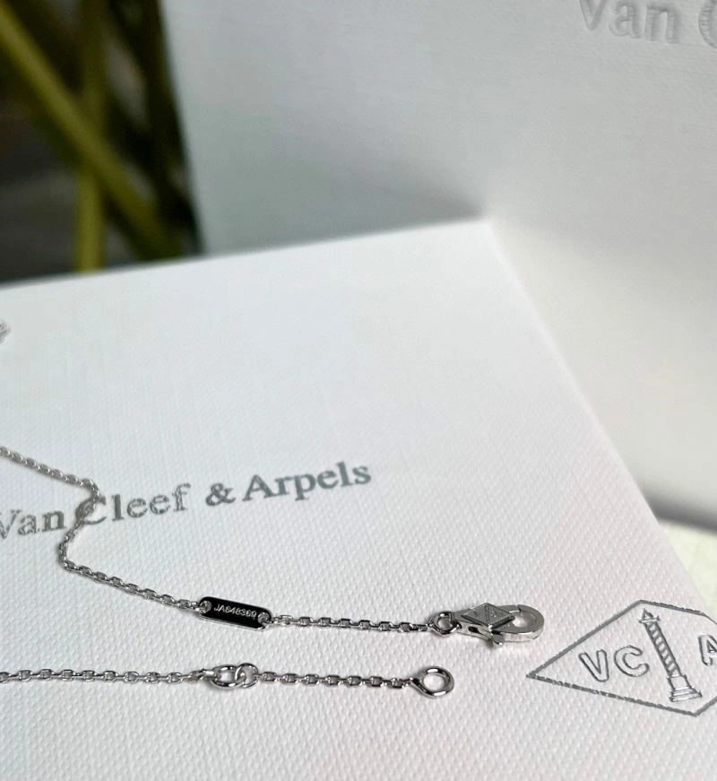 FlexibleFit Vca Necklaces 254504