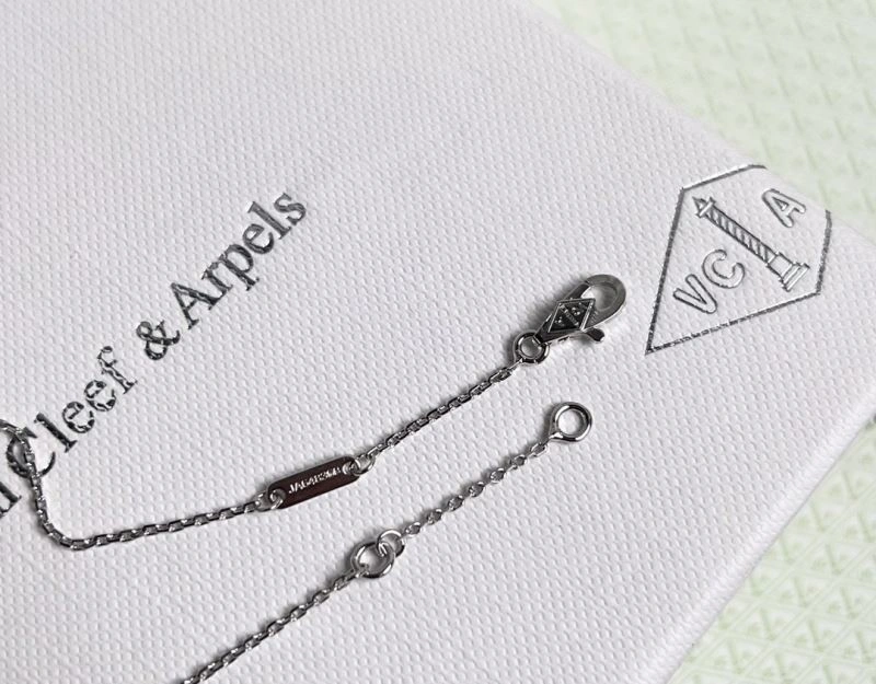 FlexibleFit Vca Necklaces 254504