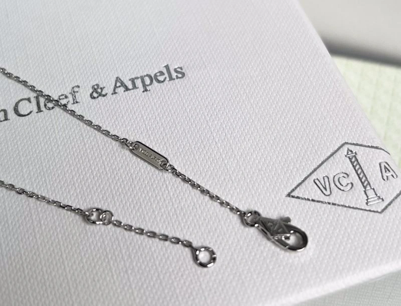 FlexibleFit Vca Necklaces 254504