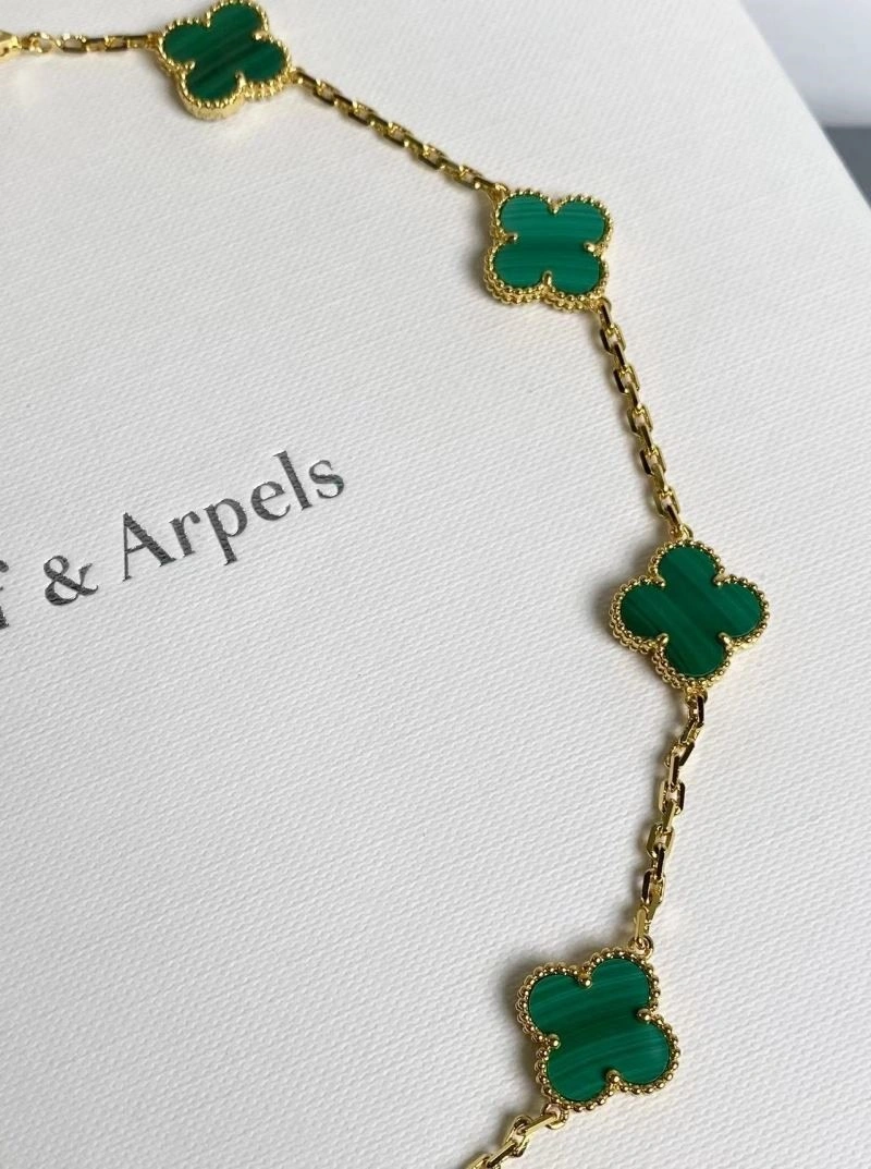 Refined Vca Necklaces 254511