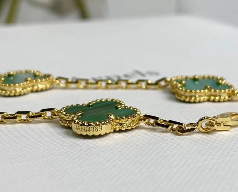 Refined Vca Necklaces 254511