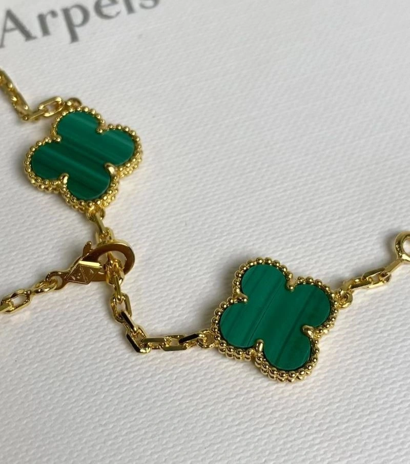 Refined Vca Necklaces 254511