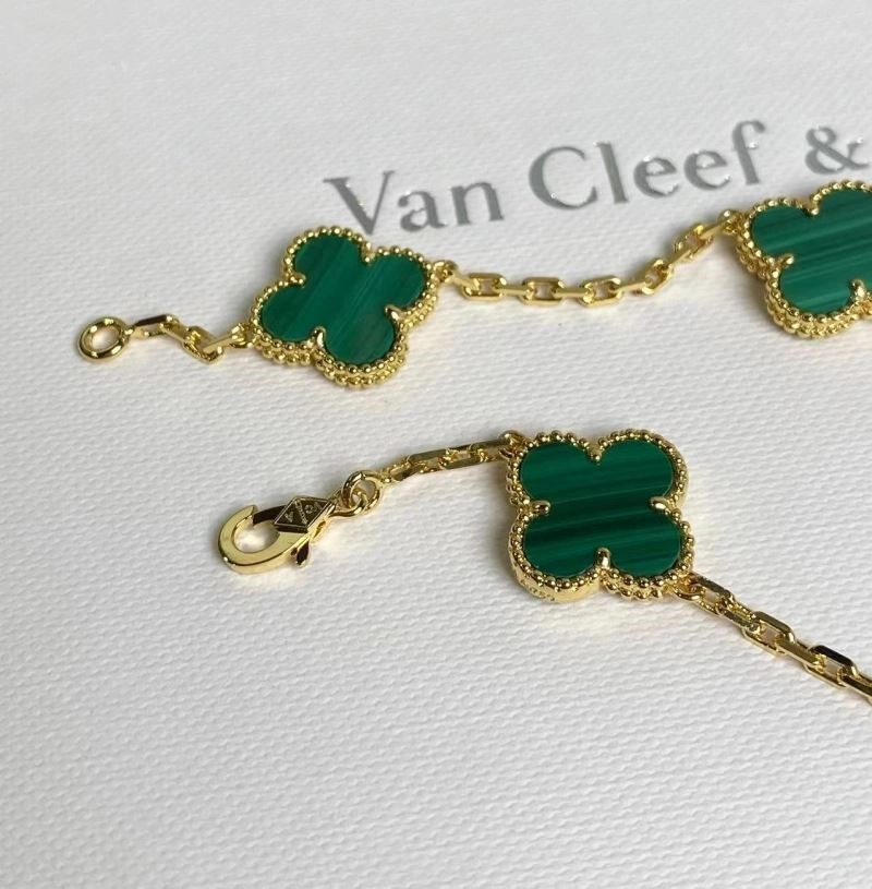 Refined Vca Necklaces 254511