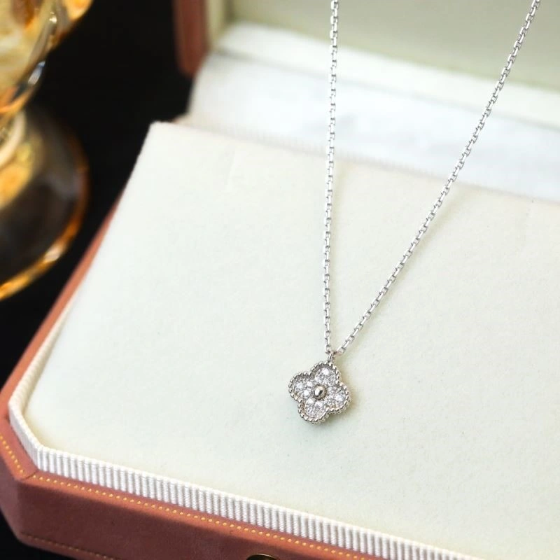 Snug Vca Necklaces 254357