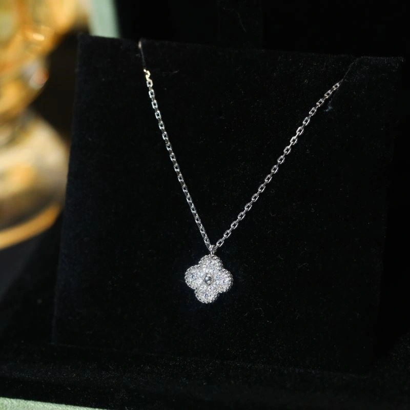 Snug Vca Necklaces 254357