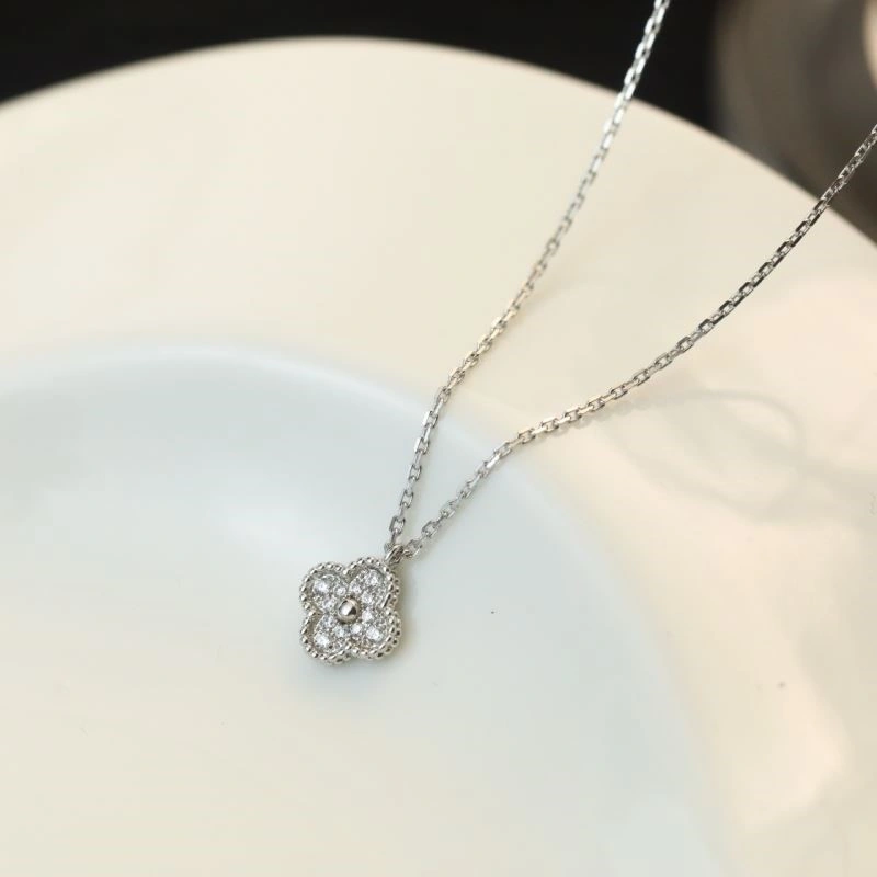 Snug Vca Necklaces 254357