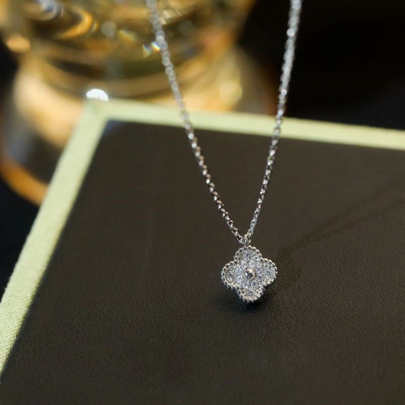 Snug Vca Necklaces 254357
