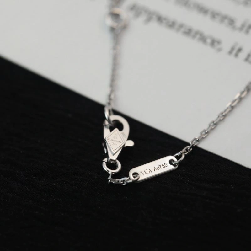 Snug Vca Necklaces 254357
