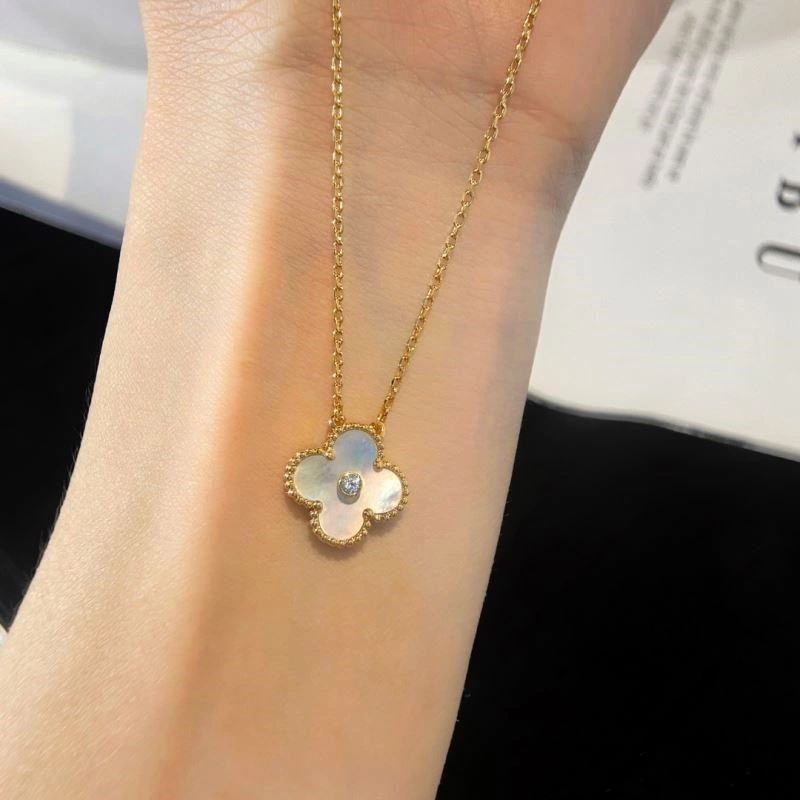 Functional Vca Necklaces 254325
