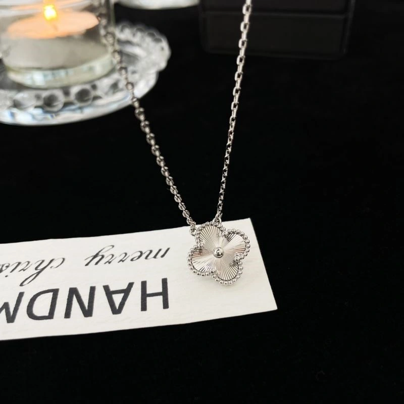 OdorResistant Vca Necklaces 254341