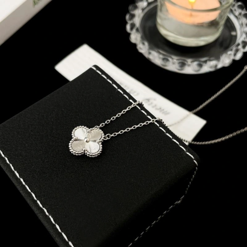 OdorResistant Vca Necklaces 254341