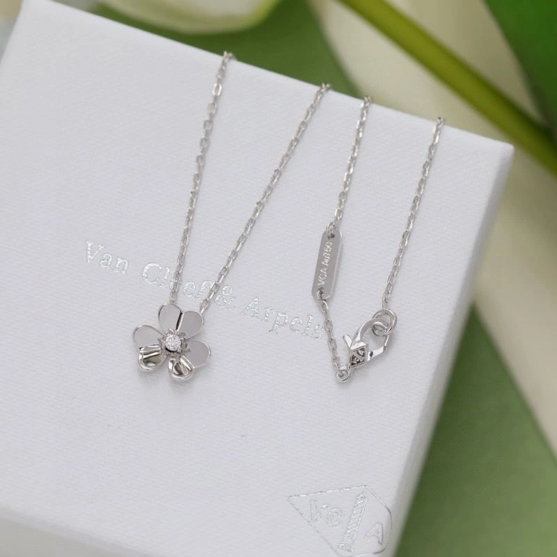 WeatherProof Vca Necklaces 254349
