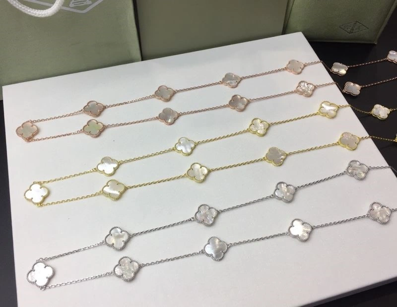 Vca Necklaces StreetReady 254346