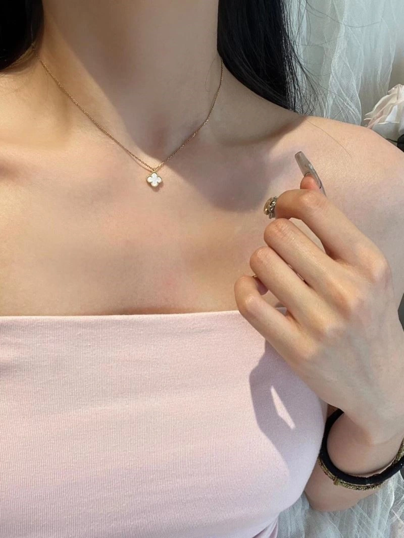 Vca Necklaces WellDesigned 254342