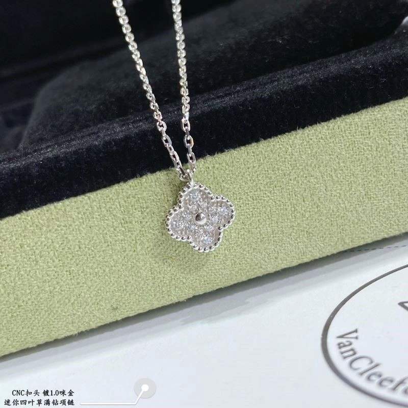 Vca Necklaces Practical 254311