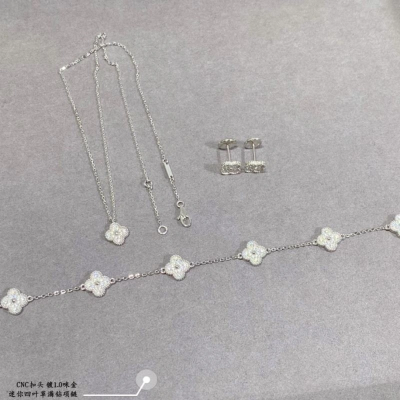 Vca Necklaces Practical 254311