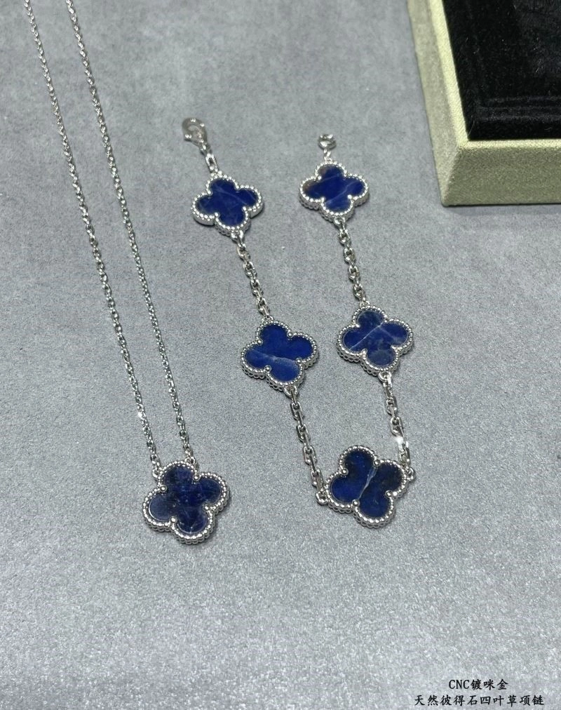 Functional Vca Necklaces 254303
