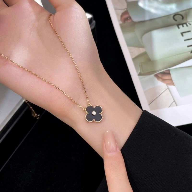 FlexibleFit Vca Necklaces 254283