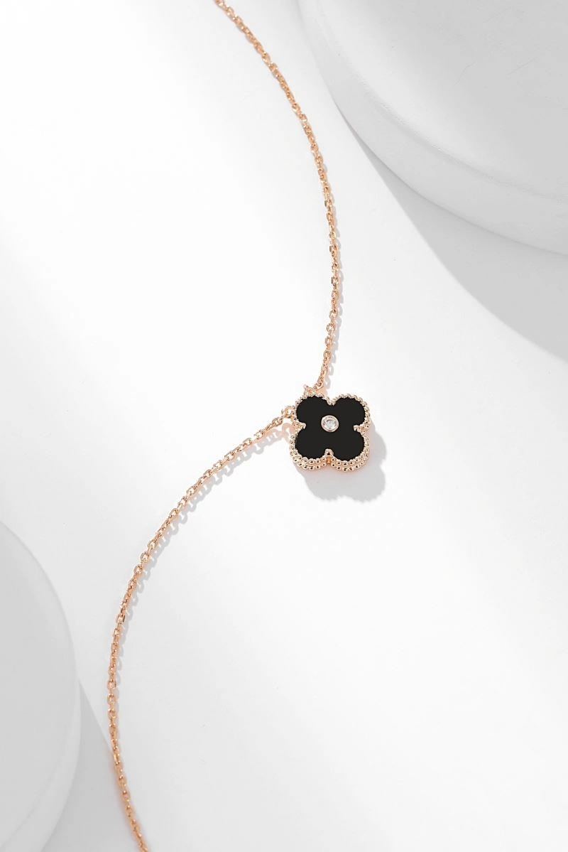 FlexibleFit Vca Necklaces 254283