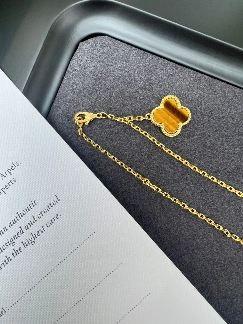 Lightweight Vca Necklaces 254253