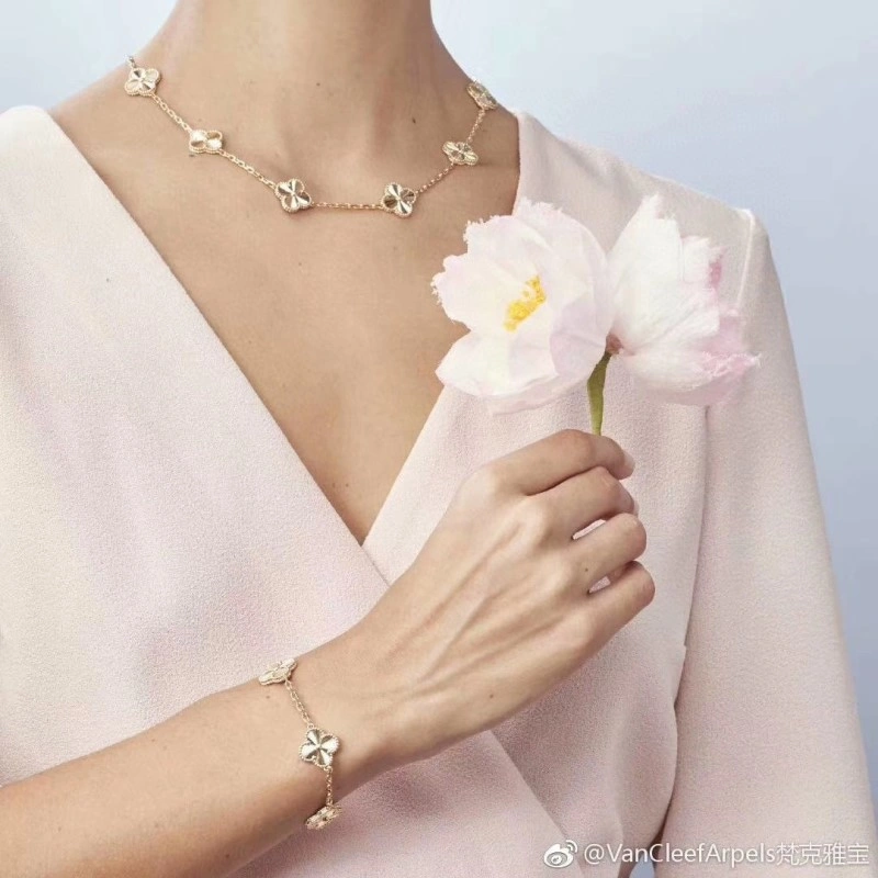 Breathable Vca Necklaces 254162