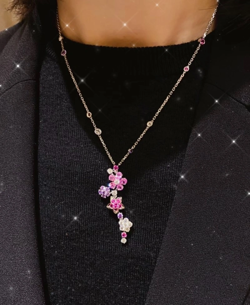 Refined Vca Necklaces 254053