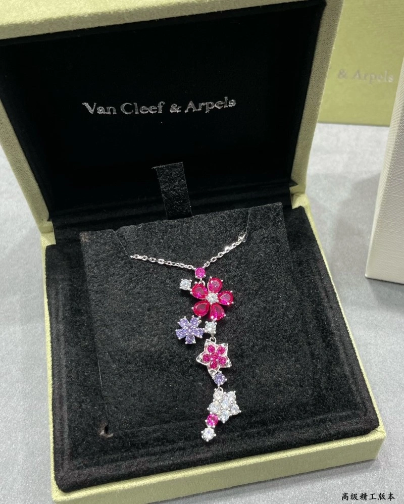 Refined Vca Necklaces 254053