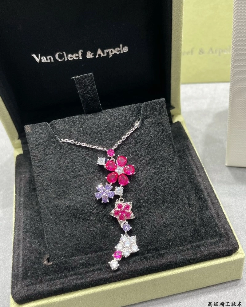 Refined Vca Necklaces 254053